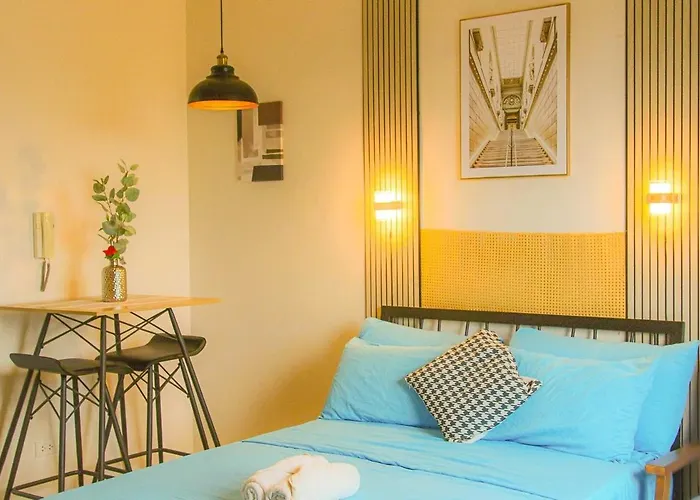Casa - Charm With Skyline Views Near Ayala Mall